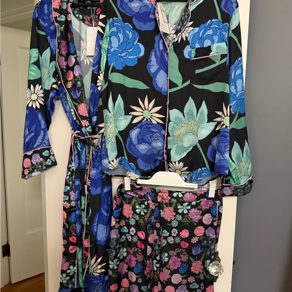 Floral Patterned Robe with Belt - Picture 9 of 9